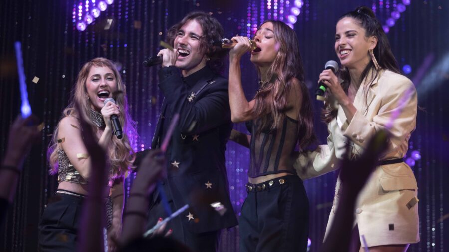 Just Love and a Thousand Songs (2022) - Solo amor y mil canciones