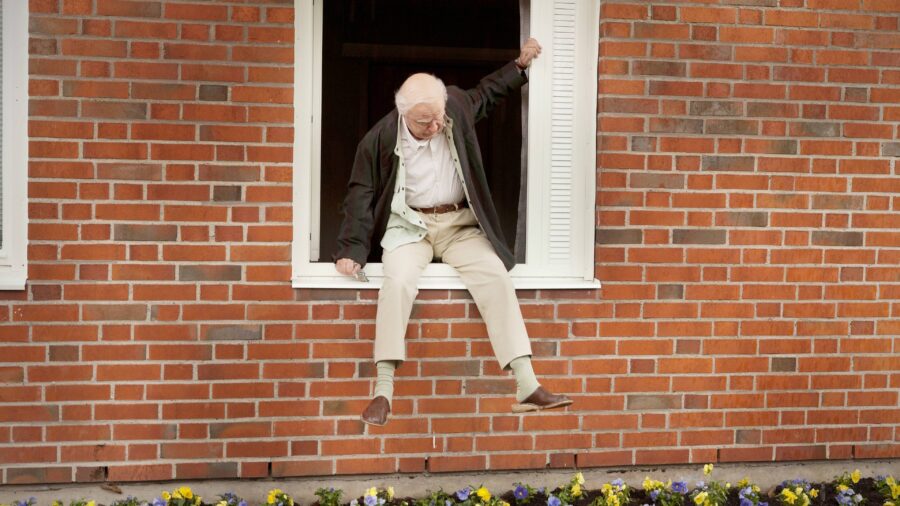 The 100-Year-Old Man Who Climbed Out the Window and Disappeared (2013) ชายร้อยปีผู้ปีนออกทางหน้าต่าง แล้วหายตัวไป - Hundraåringen som klev ut genom fönstret och försvann
